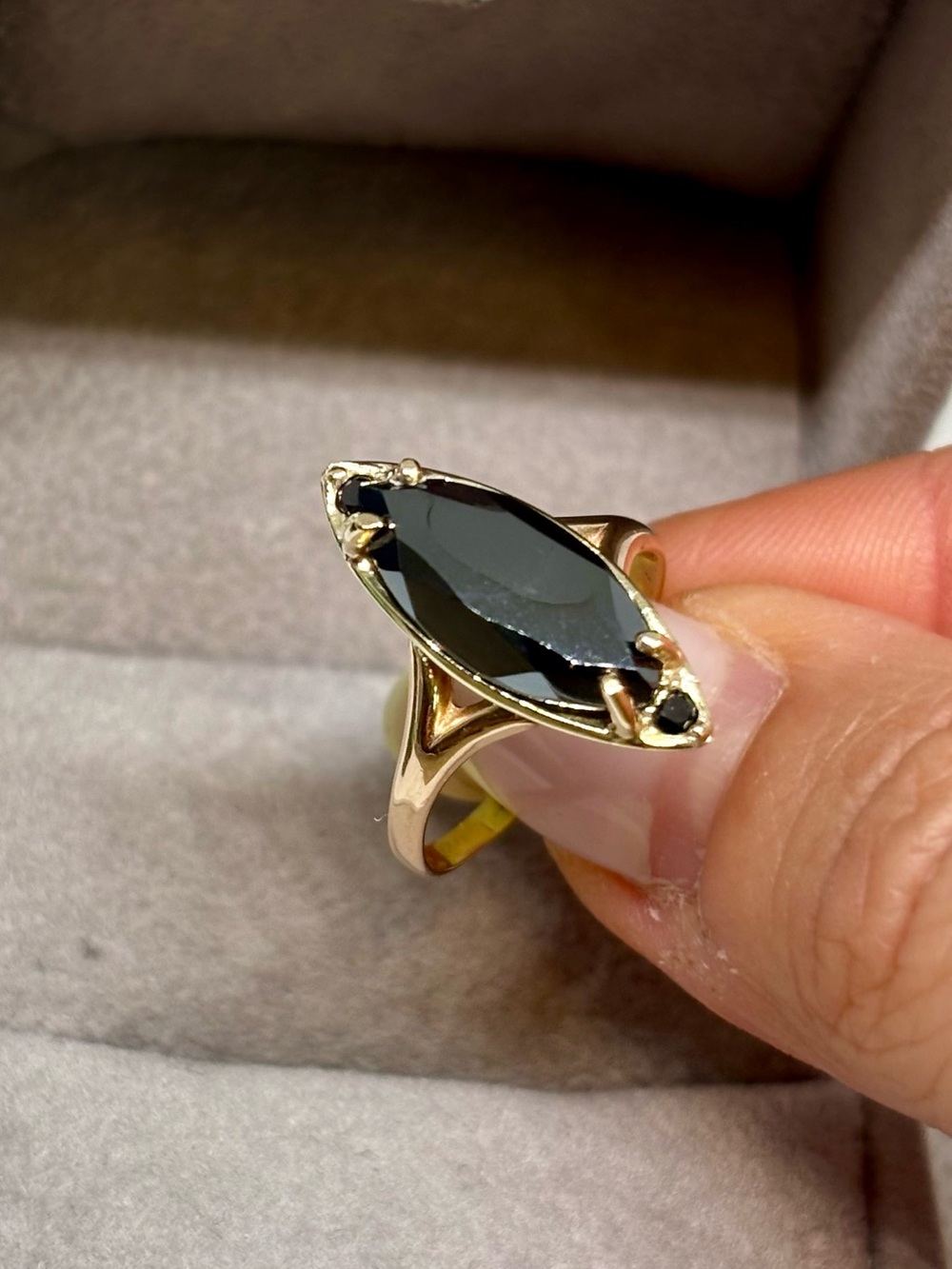 Vintage 14K Gold Ring with Hematite and 2 Black Diamonds, size 5.5
